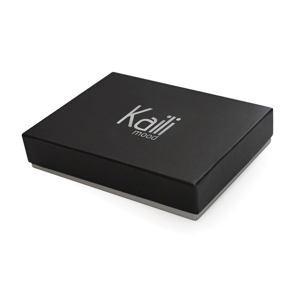 K10854AB | Saffiano Vera Pelle keychain. Black color. Polished Nickel key ring. Total dimensions: 5.5 x 9.5 x 0.5 cm. Packaging: hard bottom/cover Gift Box-4