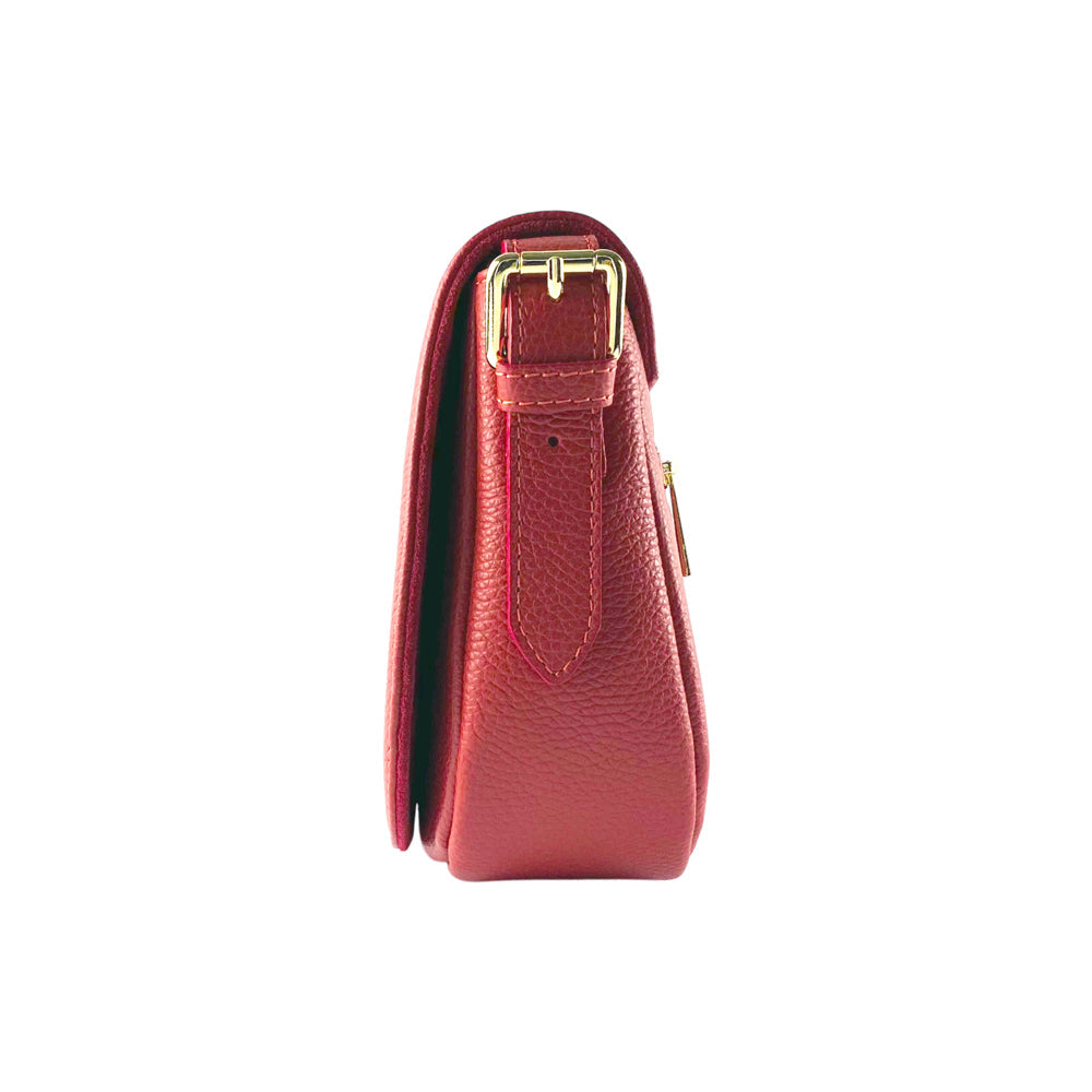 RB1002V | Borsa a Tracolla  in Vera Pelle Made in Italy con Tracolla removibile in pelle e attacchi con fibbie in metallo Oro Lucido - Colore Rosso - Dimensioni: cm 26 x 20 x 10-2