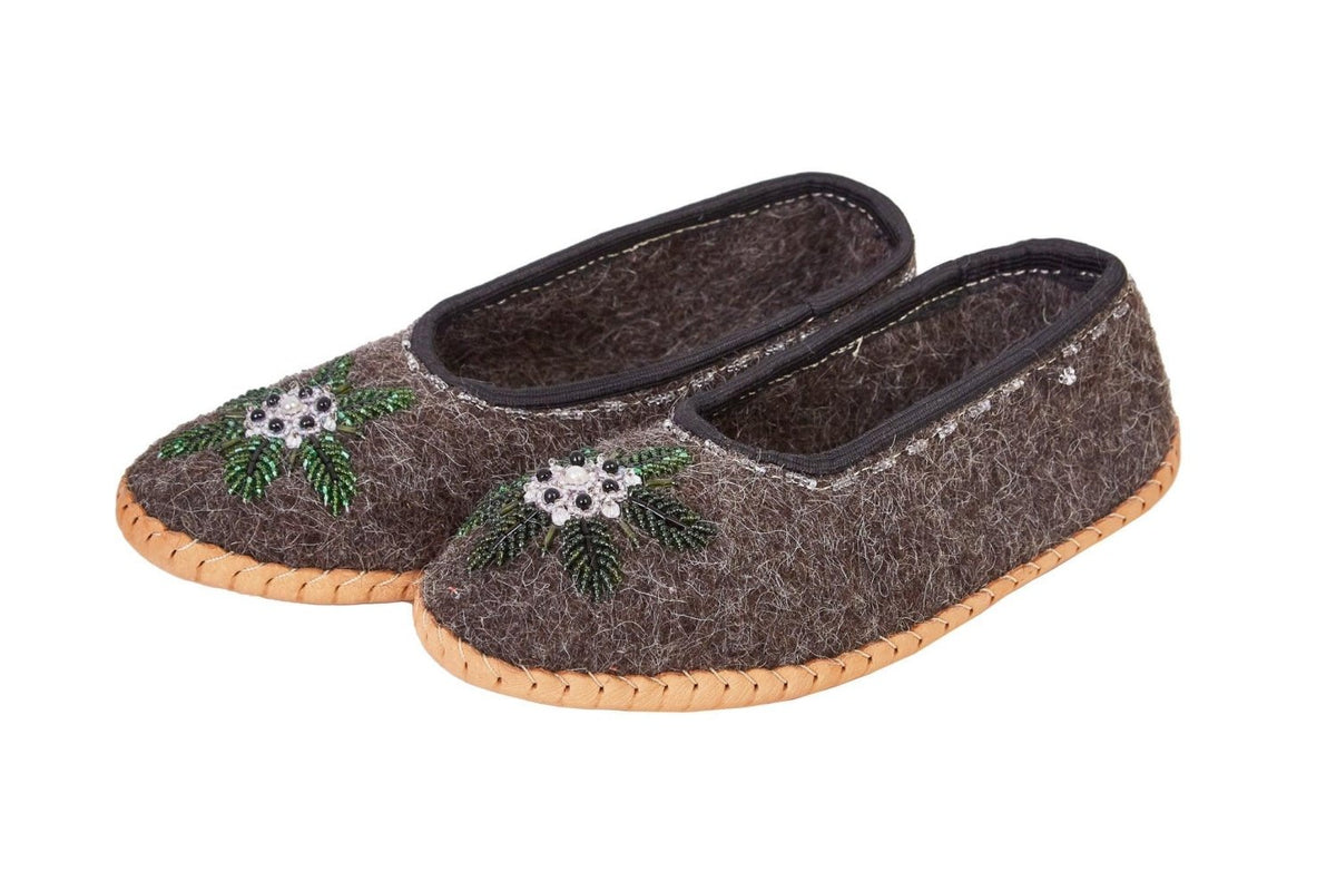 Adult Woolen Slippers (felt) with beads - Mio NEGOZIO 🌹💐MellowConceptStoreMellowConceptStore