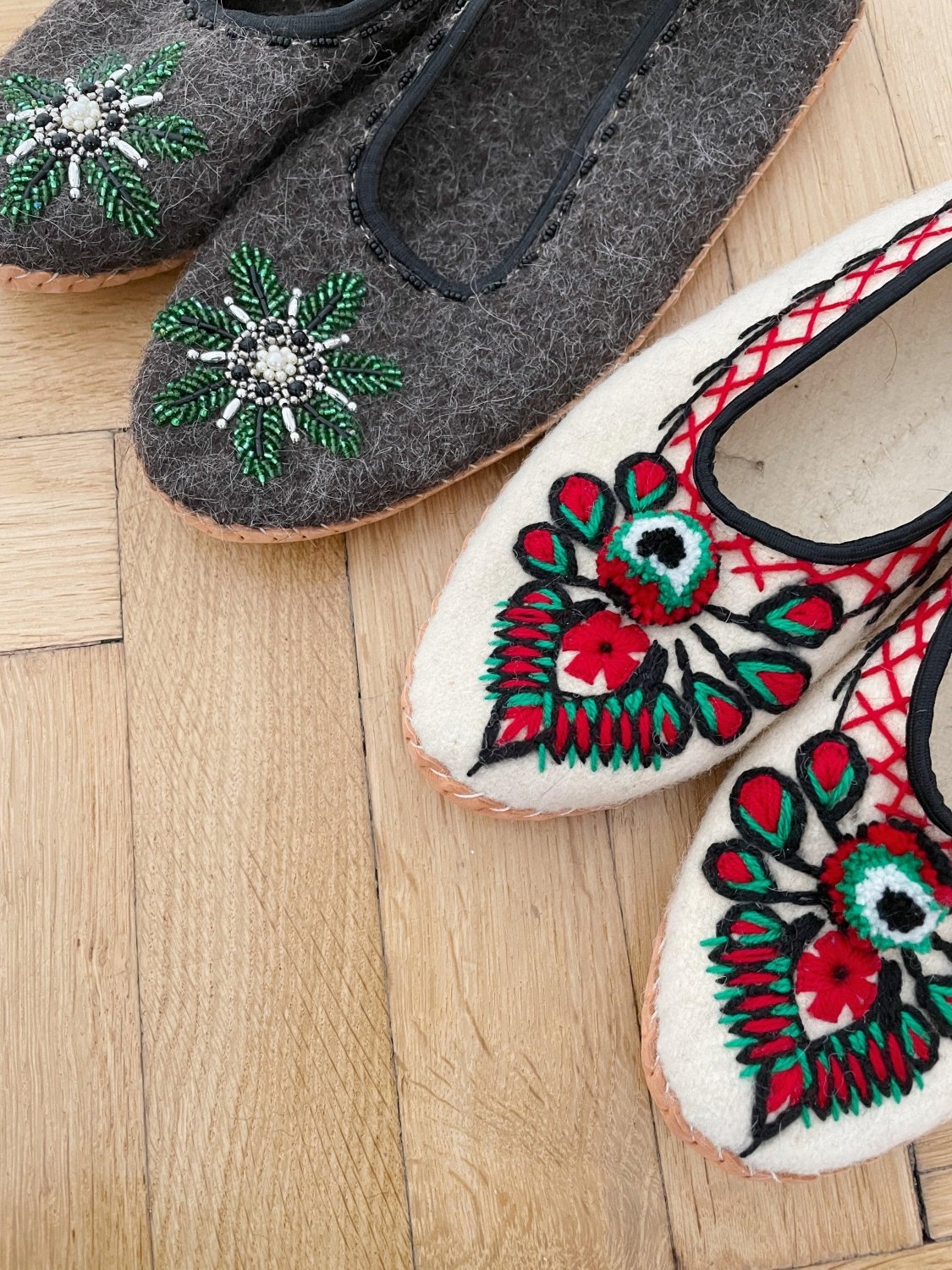 Adult Woolen Slippers (felt) with beads - Mio NEGOZIO 🌹💐MellowConceptStoreMellowConceptStore