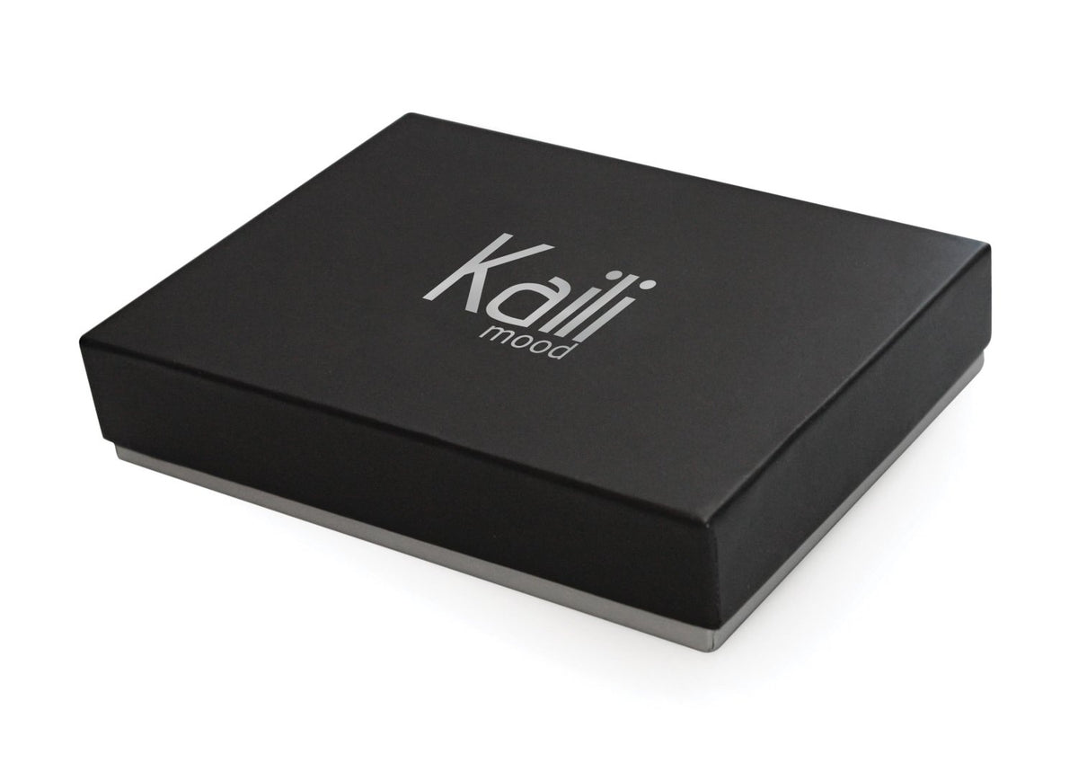 K10650BB | Portachiavi in Vera Pelle pieno fiore, Volanata. Colore Testa Moro. Accessori Nickel Anticato. Dimensioni totali: cm 4 x 15 x 0,5. Confezione: Gift Box rigido fondo/coperchio - Mio NEGOZIO 🌹💐Kaili moodKaili mood