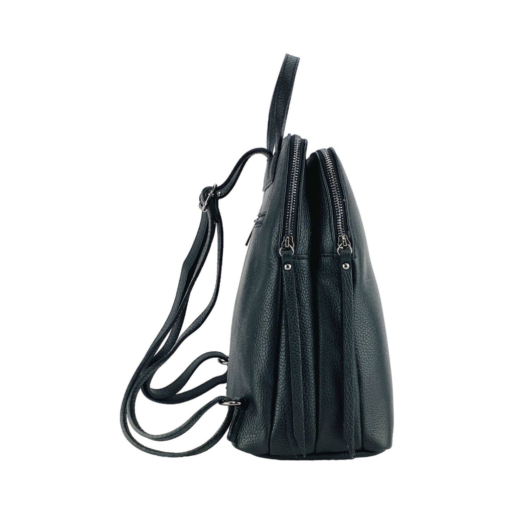RB1018A | Women's Backpack Double compartment in Genuine Leather Made in Italy with adjustable shoulder straps. Gunmetal metal hardware - Black color - Dimensions: cm 26 x 30 x 14.5 - Mio NEGOZIO 🌹💐RENATO BORZATTA - Italy since 1978 -RENATO BORZATTA - Italy since 1978 -
