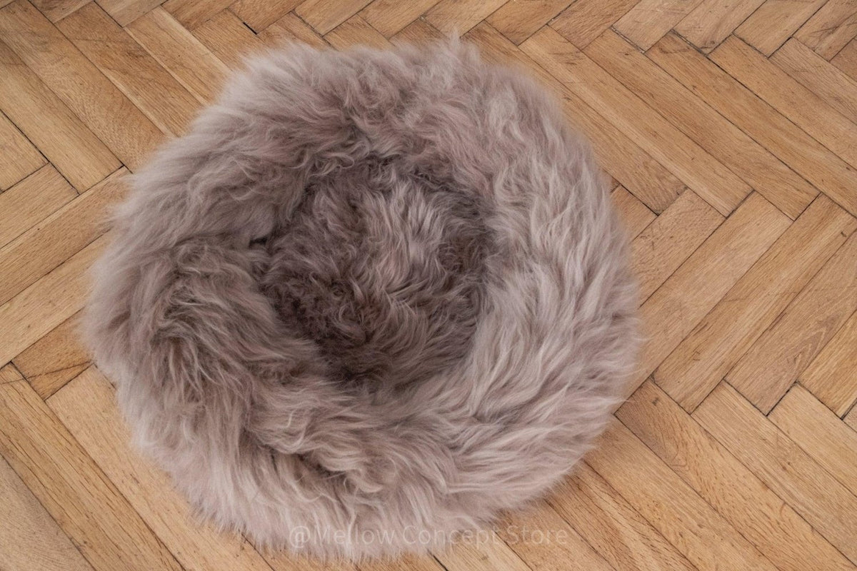 Round Natural Sheepskin Pet Bed - Greige - Mio NEGOZIO 🌹💐Mellow Pet StoreMellow Pet Store