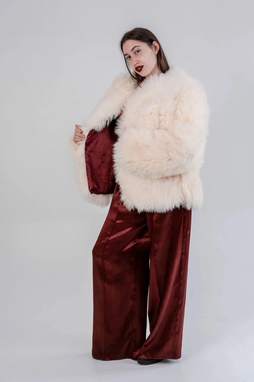 Sheepskin Fur / Coat with Burgundy Silk Lining - White - Mio NEGOZIO 🌹💐MellowConceptStoreMellowConceptStore